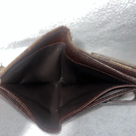 Gucci Eclipse Monogram Compact Wallet - Picture 10 of 13